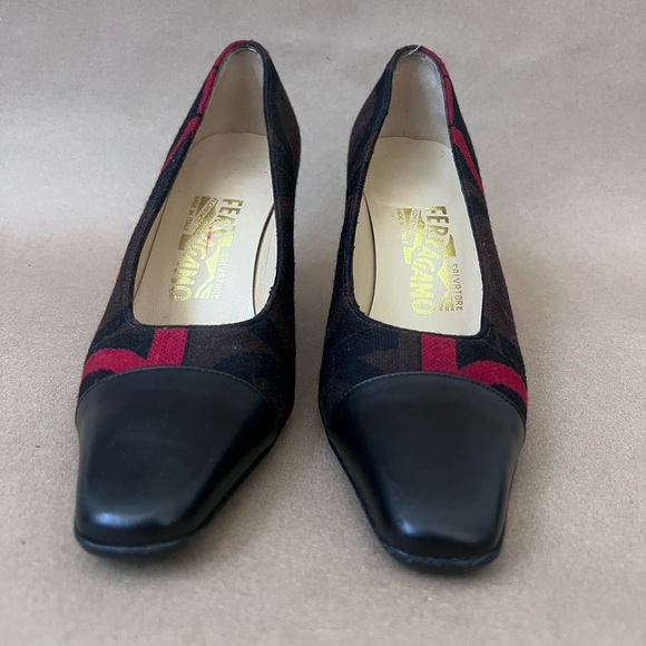 Salvatore Ferragamo Women’s Brown Red Black Canvas Leather Toe Heels Size 5.5 B - Picture 2 of 10